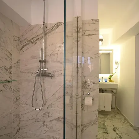 Achillion Liston 公寓 *